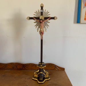 Crucifixo de Mesa Pintado 